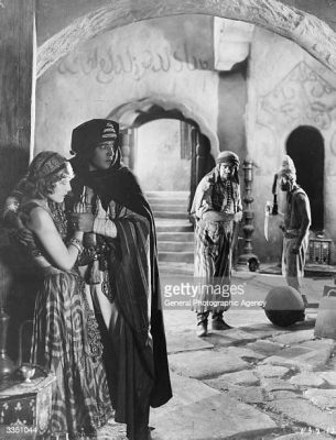 Sheik -  A Romantic Adventure Set Against the Vibrant Backdrop of Early 20th Century Arabia!